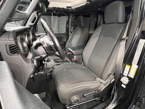 Black Clearcoat 2020 Jeep Gladiator Sport S