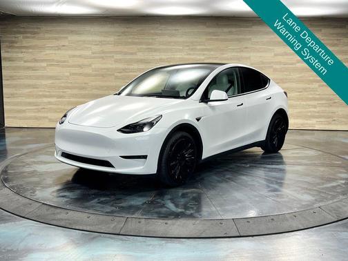 Pearl White Multi-Coat 2025 Tesla Model Y Long Range Dual Motor Rear-Wheel Drive