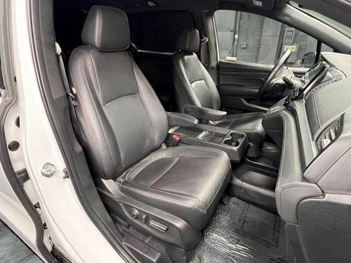 Platinum White Pearl 2024 Honda Odyssey Sport