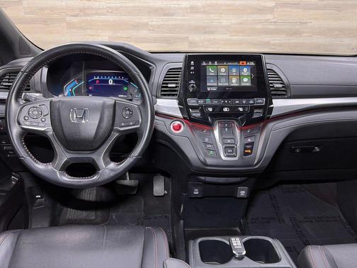 Platinum White Pearl 2024 Honda Odyssey Sport