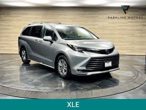 Celestial Silver Metallic 2024 Toyota Sienna XLE