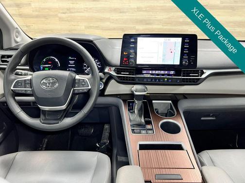Celestial Silver Metallic 2024 Toyota Sienna XLE