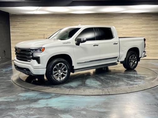 Iridescent Pearl Tricoat 2024 Chevrolet Silverado 1500 High Country