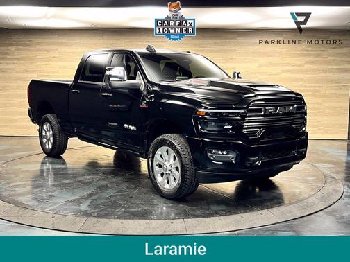 Diamond Black Crystal Pearlcoat 2026 RAM 2500 Laramie Crew Cab 4x4 6'4' Box