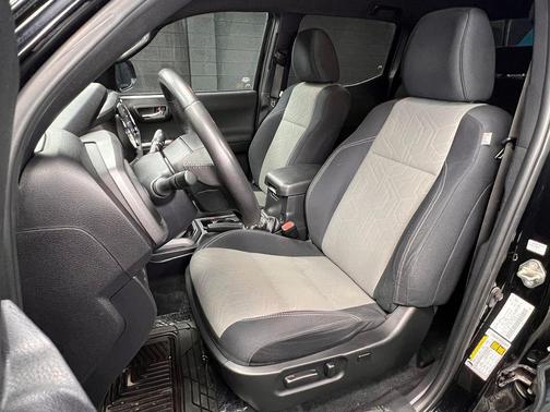 Midnight Black Metallic 2020 Toyota Tacoma TRD Sport