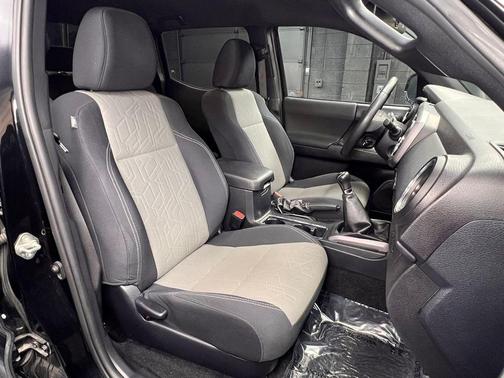 Midnight Black Metallic 2020 Toyota Tacoma TRD Sport