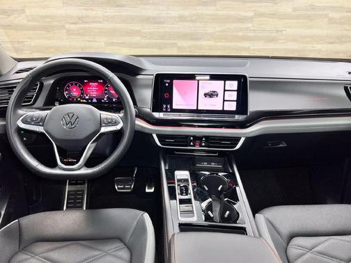 Deep Black Pearl 2025 Volkswagen Atlas 2.0T Peak Edition