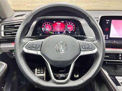 Deep Black Pearl 2025 Volkswagen Atlas 2.0T Peak Edition