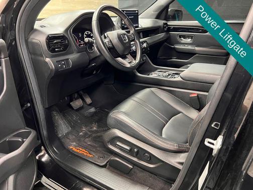 Crystal Black Pearl 2025 Honda Pilot TrailSport