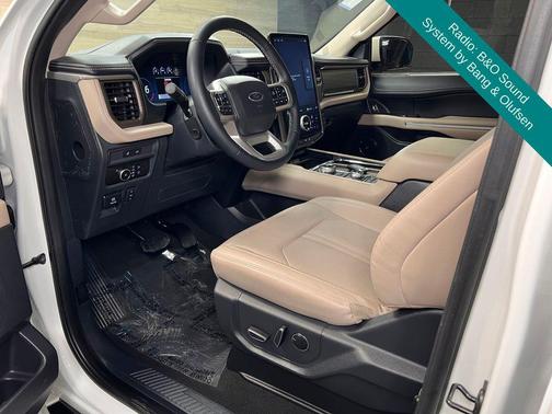 Star White Metallic Tri-Coat 2024 Ford Expedition Limited