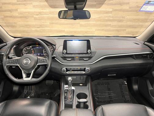 Super Black Clearcoat 2022 Nissan Altima SR FWD