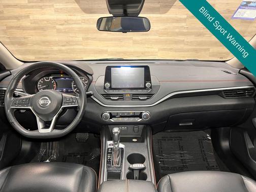 Super Black Clearcoat 2022 Nissan Altima SR FWD