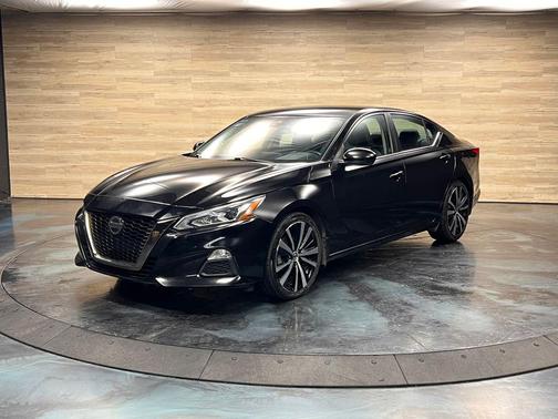 Super Black Clearcoat 2022 Nissan Altima SR FWD