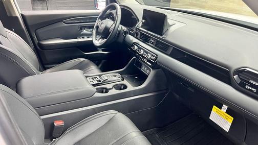 Platinum White 2025 Honda Pilot Elite