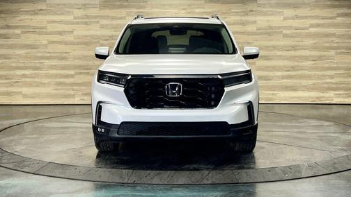Platinum White 2025 Honda Pilot Elite