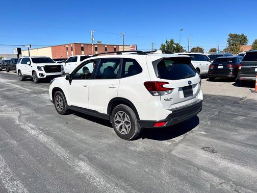 Crystal White Pearl 2021 Subaru Forester Premium