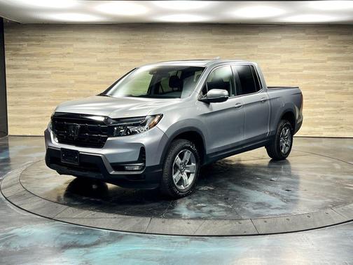 Solar Silver Metallic 2025 Honda Ridgeline RTL