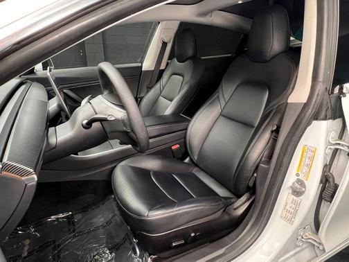 Pearl White Multi-Coat 2020 Tesla Model 3 Performance