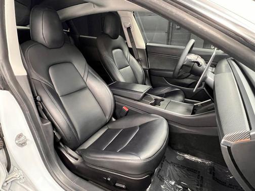 Pearl White Multi-Coat 2020 Tesla Model 3 Performance