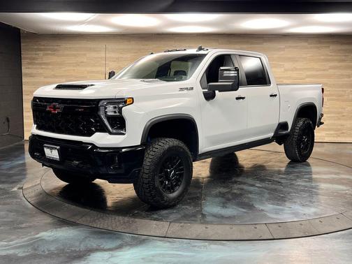 Summit White 2024 Chevrolet Silverado 2500 4WD Crew Cab Standard Bed ZR2
