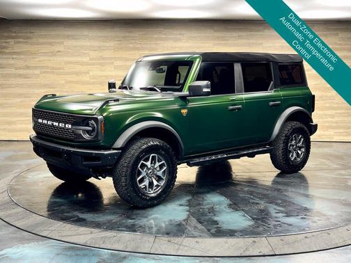 Eruption Green Metallic 2023 Ford Bronco Badlands