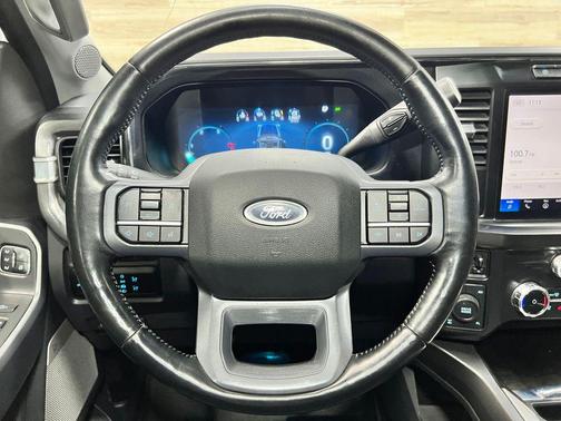 Oxford White 2023 Ford F-250 Lariat