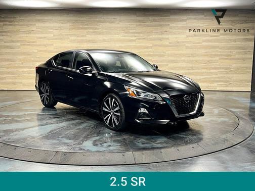 Super Black 2022 Nissan Altima SR FWD