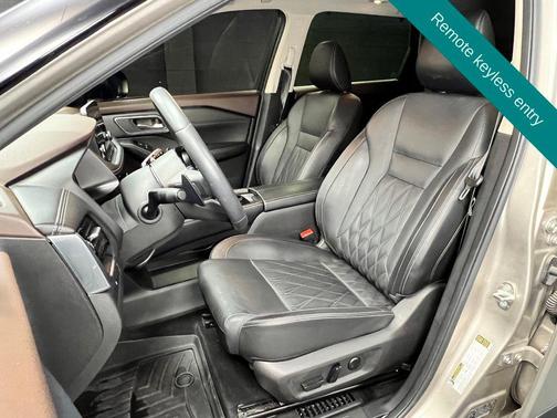 Champagne Silver Metallic/Super Black 2023 Nissan Rogue Platinum