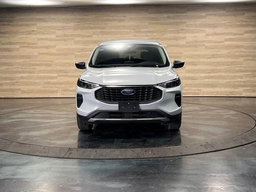 Silver Metallic 2025 Ford Escape Active