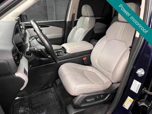 Obsidian Blue Pearl 2023 Honda Pilot Touring 8-Passenger