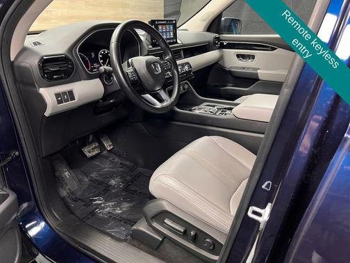 Obsidian Blue Pearl 2023 Honda Pilot Touring 8-Passenger