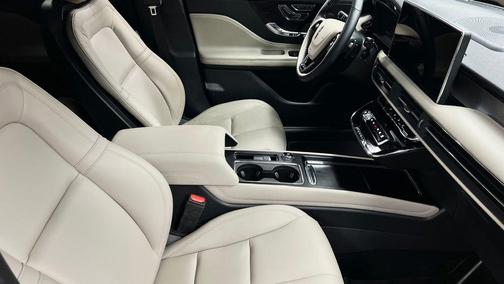 Infinite Black Metallic Clearcoat 2025 Lincoln Corsair Premiere