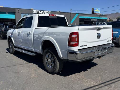Bright White Clearcoat 2022 RAM 2500 Laramie Crew Cab 4x4 6'4' Box