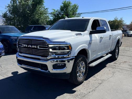 Bright White Clearcoat 2022 RAM 2500 Laramie Crew Cab 4x4 6'4' Box