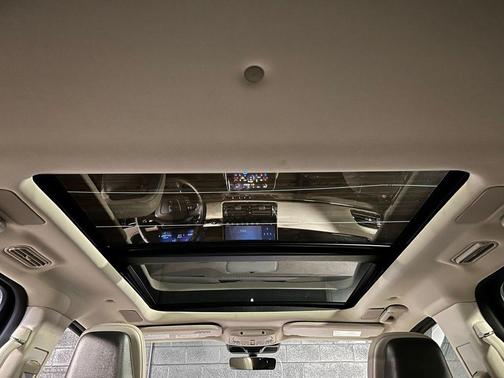 Pristine White Metallic Tri-Coat 2024 Lincoln Navigator Reserve