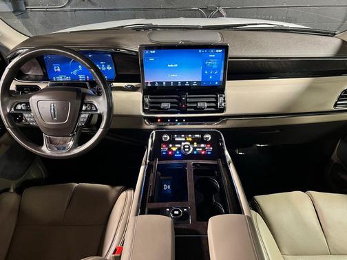 Pristine White Metallic Tri-Coat 2024 Lincoln Navigator Reserve