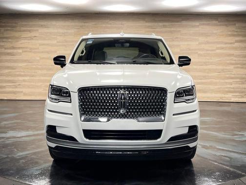 Pristine White Metallic Tri-Coat 2024 Lincoln Navigator Reserve
