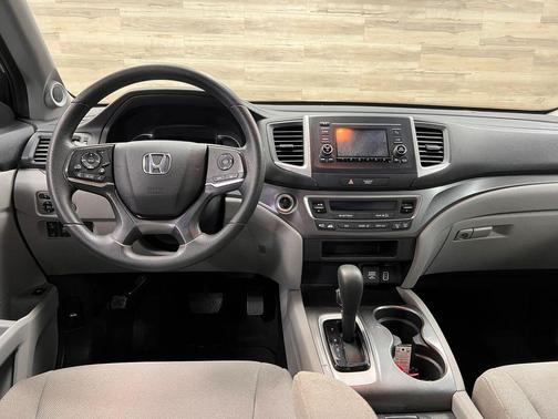 Modern Steel Metallic 2019 Honda Pilot LX