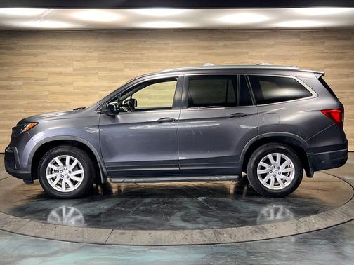 Modern Steel Metallic 2019 Honda Pilot LX