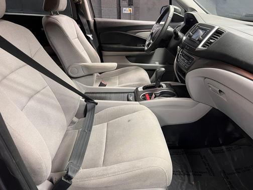 Modern Steel Metallic 2019 Honda Pilot LX