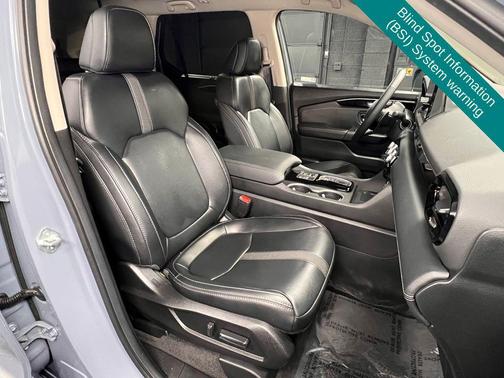 Obsidian Blue Pearl 2025 Honda Pilot Touring 8-Passenger