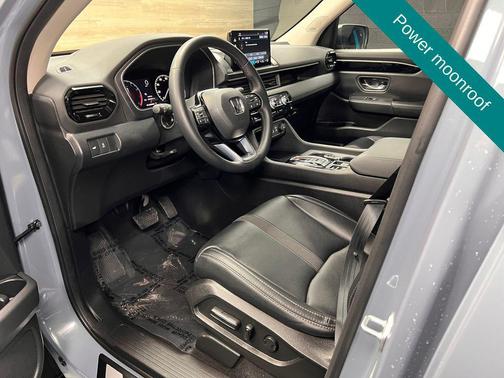 Obsidian Blue Pearl 2025 Honda Pilot Touring 8-Passenger