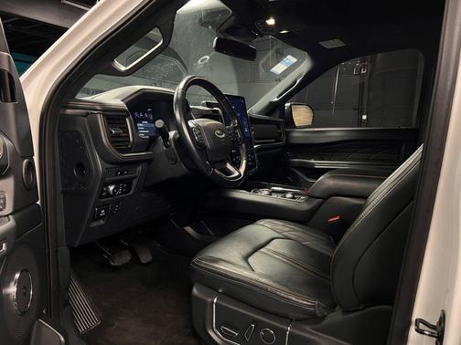 Star White Metallic Tri-Coat 2023 Ford Expedition Max Platinum