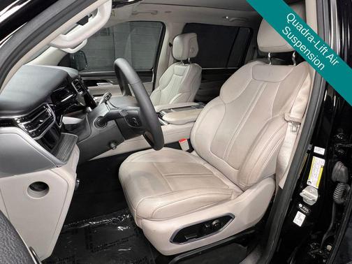 Diamond Black Crystal Pearlcoat 2023 Jeep Wagoneer L Series III 4x4