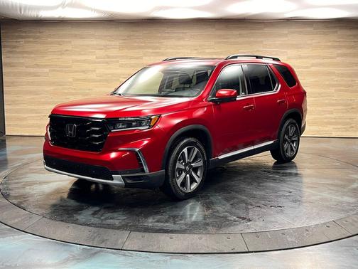 Radiant Red Metallic II 2023 Honda Pilot Touring 8-Passenger