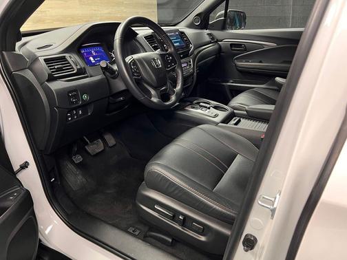 Platinum White Pearl 2023 Honda Passport AWD TrailSport