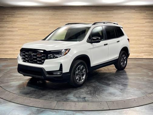 Platinum White Pearl 2023 Honda Passport AWD TrailSport