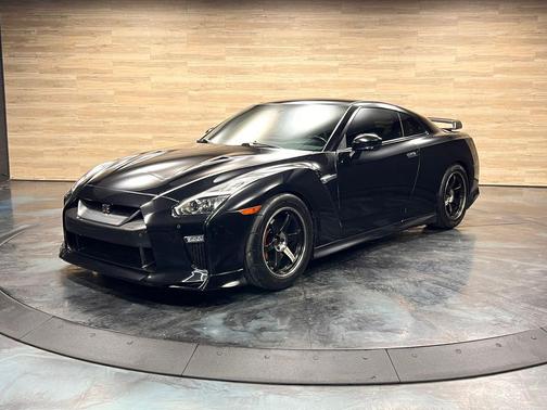 Jet Black Pearl 2019 Nissan GT-R Premium