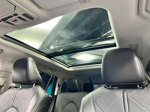 Magnetic Gray Metallic 2024 Toyota Highlander Hybrid Platinum