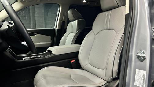 Lunar Silver Metallic 2025 Honda Pilot Elite
